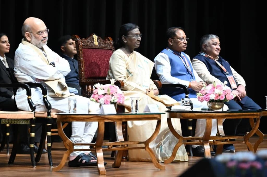 Rajesh Agrawal seated beside the Hon'ble President of India, Smt. Droupadi Murmu, during the Bastar delegation's call