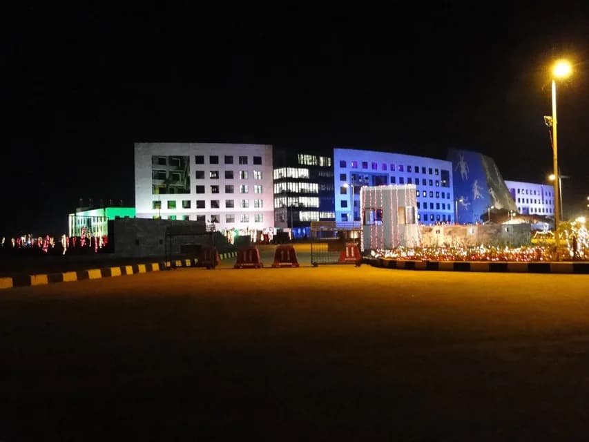 The secretariat at Nava Raipur Atal Nagar. The November 2024 report carried no photograph of its own.